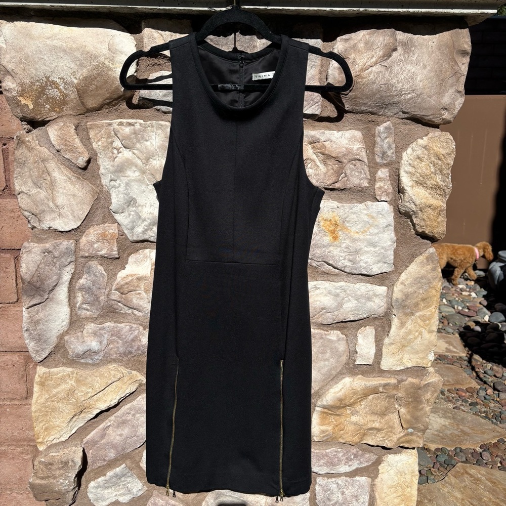 Trina Turk Bodycon Dress LBD Black Cocktail Dual Zipper Gold Size 8 Medium